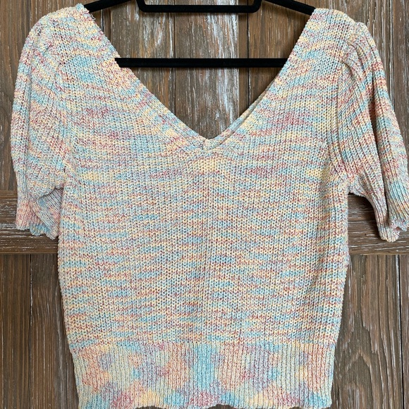 Knitted multicolored crop top with cute knot in the back - Picture 4 of 6